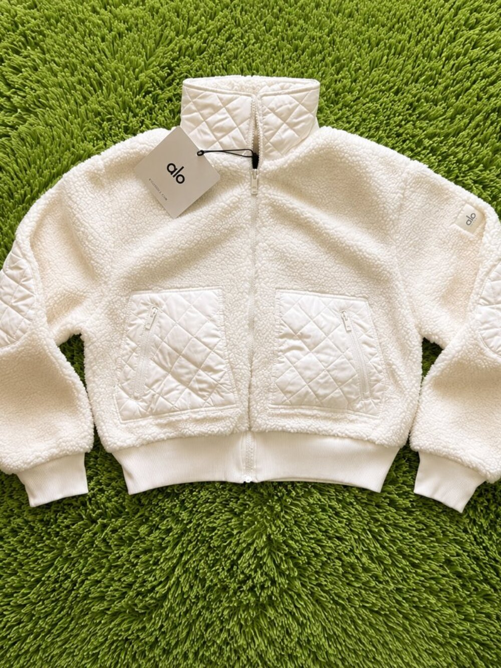 Alo Yoga Sherpa Bomber Jacket NWT White Multi Size S/M - Picture 2 of 10